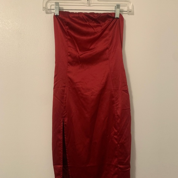 Oh Polly Red Satin High Slit Dress - Picture 5 of 6